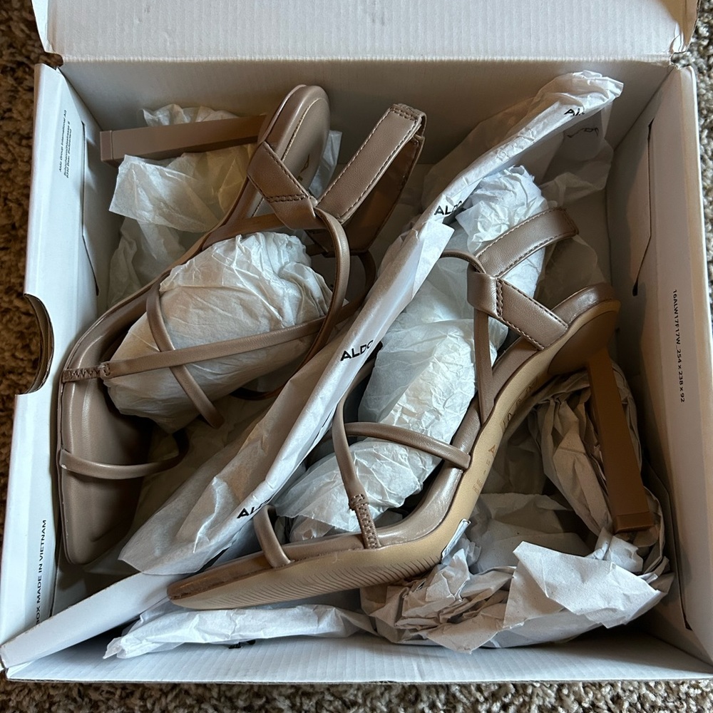 NIB Aldo Amilia Heels - Picture 2 of 5